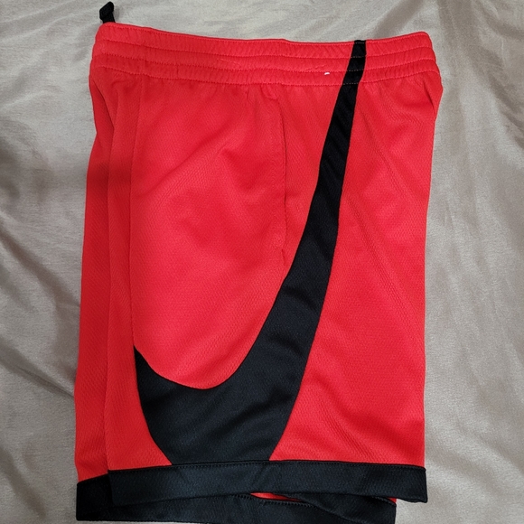 Kids NWOT Nike Dri-Fit Shorts, Size Medium, like NEW - Picture 2 of 4